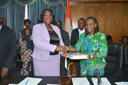 CEREMONIE DE PASSATION DE CHARGE AU MINISTERE DE LA SANTE ET DE LA LUTTE CONTRE LE SIDA
Dr Raymonde Goudou COFFIE : « c’est un honneur de poursuivre les grands chantiers sanitaires ouverts  par le Prof Thérèse N’DRI YOMAN… »
